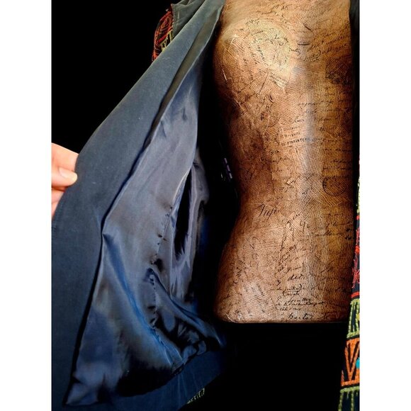 Silk Embroidered Women's Blazer With Vibrant Patterns & Button Detailing Size PM - Picture 5 of 11